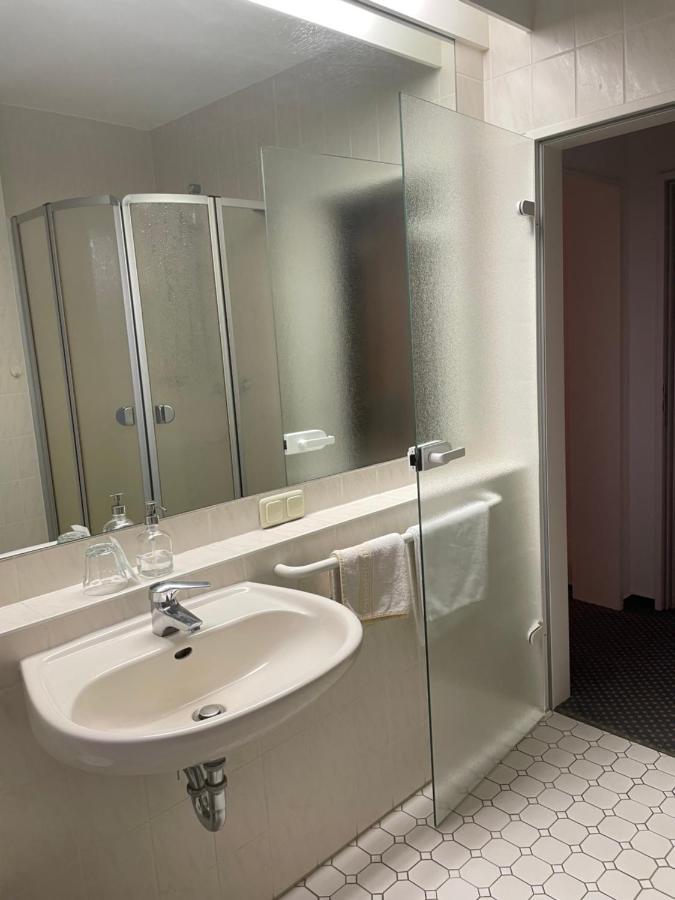 Hotel Pension Stoertebeker Biendorf ภายนอก รูปภาพ